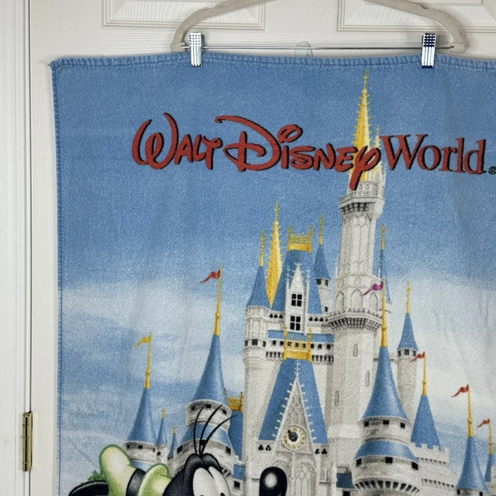 Vtg‎ Walt Disney World Beach Bath Towel Castle Mickey Minnie Goofy Donald Pluto